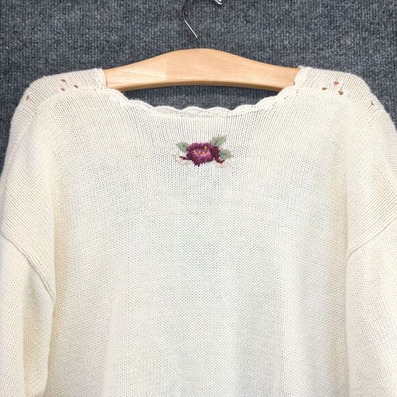 Capacity Woman Knit Pullover Sweater Size 2X White Embroidered Floral 1/4 Button - Picture 9 of 12